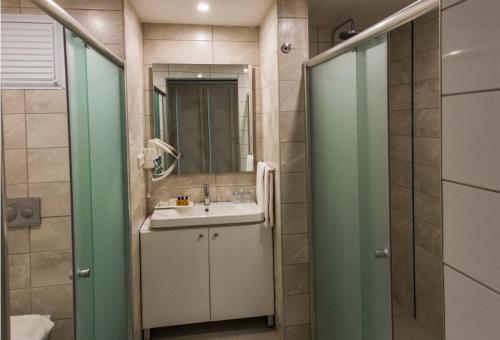 A bathroom at Eftalia Marin Resort