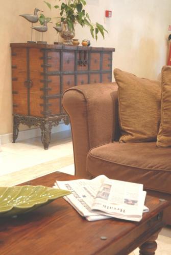 a living room with a couch and a coffee table at Hotel Del Borgo in Bologna