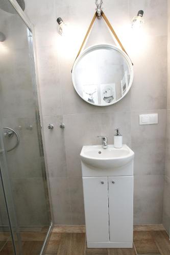 a bathroom with a sink and a mirror at Wilczarz in Duszniki Zdrój