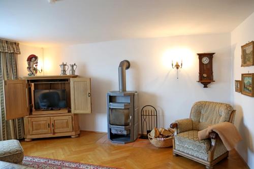 Ruang duduk di Ferienwohnung Rötzer