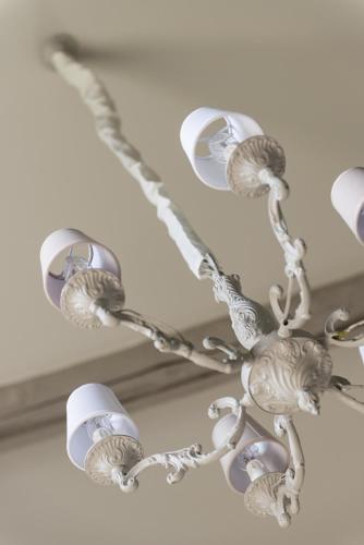 a chandelier with white lights on a ceiling at Clos Marcamps - Teritoria in Prignac-et-Marcamps