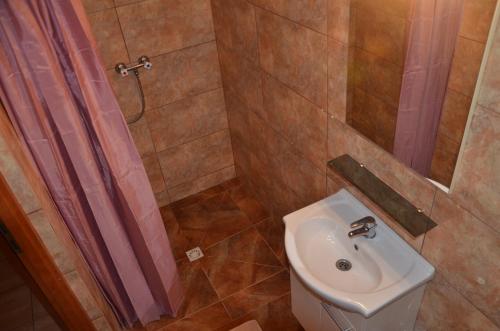 a bathroom with a toilet and a sink and a shower at Marta in Okuninka