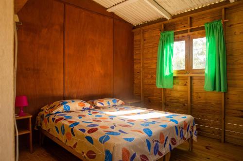 Ein Bett oder Betten in einem Zimmer der Unterkunft Gipsy Ranch Rooms