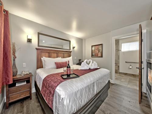 a bedroom with a bed with a mirror on it at Secrets Inn Lake Tahoe in South Lake Tahoe