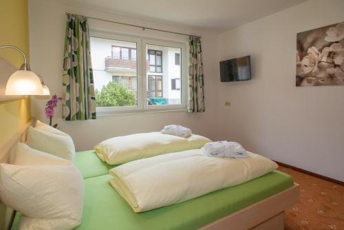 A bed or beds in a room at Apartment Österreich