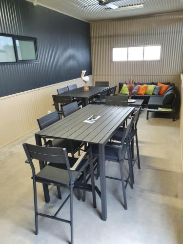 Zona de estar de The Bend Abode