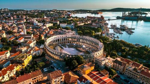 Arena Blue Dream - modern apartment with terrace