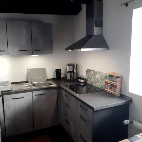 Kuchyň nebo kuchyňský kout v ubytování FeWo im Mesnerhaus Mengen