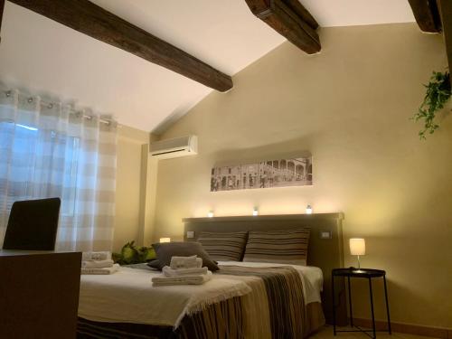 Una cama o camas en una habitación de SMART HOTEL
