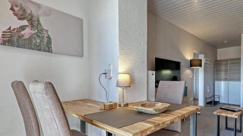 a dining room with a wooden table and chairs at Suit' & Frühstück Zum Latschen - Adults Only in Mauth