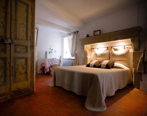 a bedroom with a large bed in a room at Côté-Serein - Domaine de Venoise in Noyers-sur-Serein