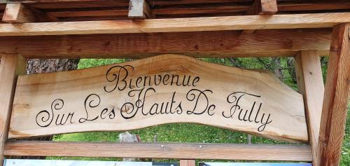 a wooden sign that reads banquetittle our savoir castles be pulled at Un moment de détente inoubliable Saillon-les-Bain in Saillon