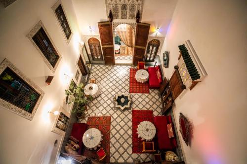 an overhead view of a living room with red pillows at Riad Arabella in Fès