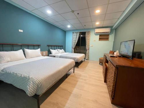 Un pat sau paturi într-o cameră la 知本溫泉の旅宿