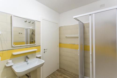 Kylpyhuone majoituspaikassa MIMOSE Lido Altanea