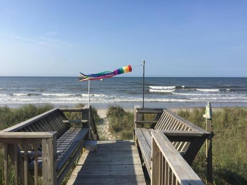 Gallery image of Yellow Bird in Holden Beach