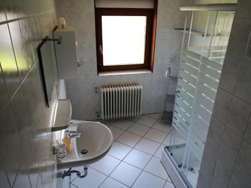 Bathroom sa Ferienhof Brutoni