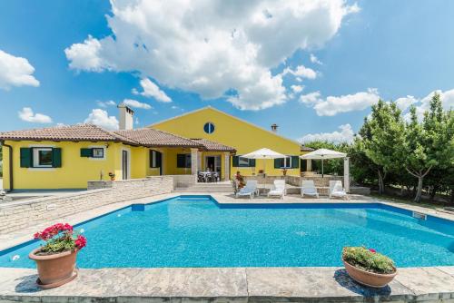 Hồ bơi trong/gần Villa Ana with pool, large garden, near Zadar