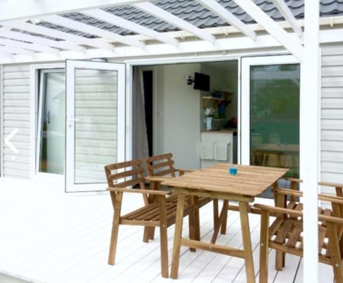 Patio alebo iná vonkajšia časť ubytovania Domki Flaming Wladyslawowo