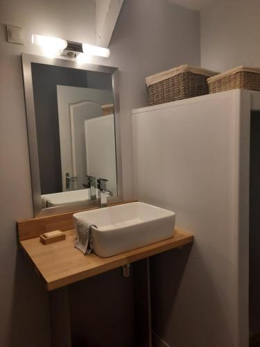 a bathroom with a sink and a mirror at Le clos des sources in Isigny-sur-Mer