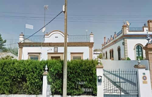 Beautiful home in Gines with Outdoor swimming pool and 4 ...