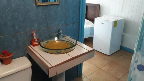 a bathroom with a bowl sink on a counter at Hotel La Uvita in Puerto Limón