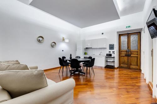 BDC - Spanish Steps Gold 2bdr suite