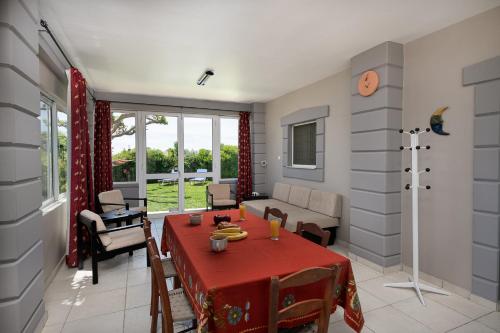Posedenie v ubytovaní Petrakis Afrathias garden house