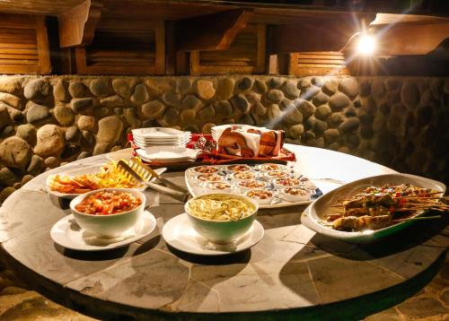ホテルの敷地内または近くでの食事または食べ物