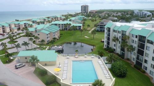 Utsikt mot bassenget på Oceanfront Tropical Paradise eller i nærheten