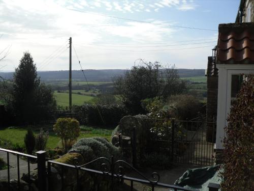 Un jardín fuera de Cozy Cottage Retreat near Historic York