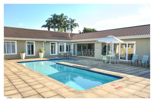 Piscina en o cerca de 66 On Monzali 4 Star Luxury Guesthouse