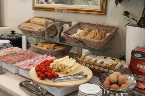 Eten bij of ergens in de buurt van het hotel

