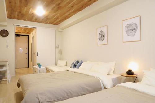 Ένα ή περισσότερα κρεβάτια σε δωμάτιο στο neko neko apartment