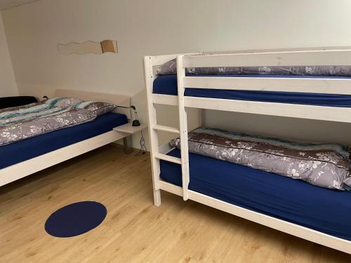 Postel nebo postele na pokoji v ubytování Neptun 3 - im Zentrum von Bad Ragaz, mit kl. Balkon