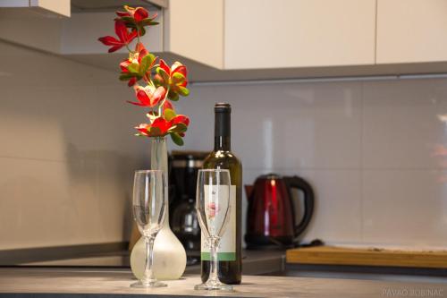 West Residence Luxury Apartment- parking in garage