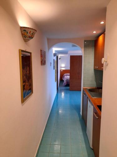 a hallway leading to a kitchen with a room at Casa Vacanze Elianto in Anzio