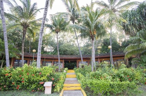 Taman di luar Barceló Montelimar All Inclusive