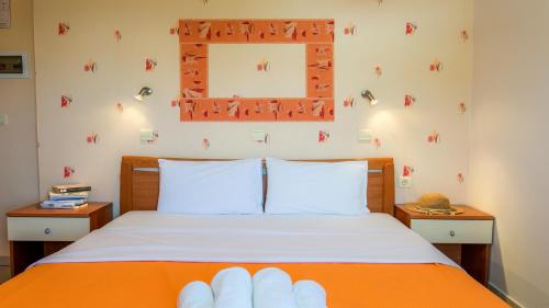 a bedroom with a bed with an orange blanket at Amversa's House in Potos