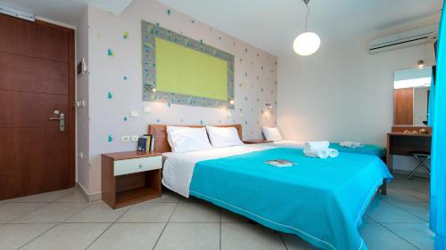 a bedroom with a large bed with a blue blanket at Amversa's House in Potos