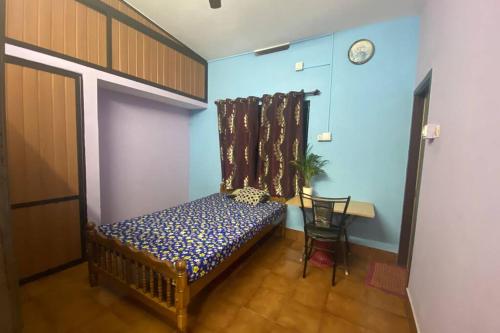 Vuode tai vuoteita majoituspaikassa SHREYAS - Authentic Mangalore Homestay(2BHK house)