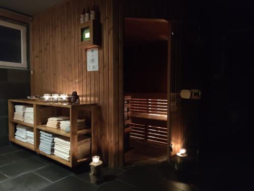 a room with a sauna with a shelf of towels at Pension Gemshorn in Hainzenberg
