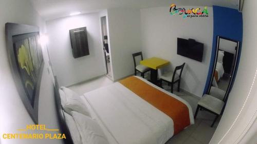 Ένα ή περισσότερα κρεβάτια σε δωμάτιο στο Hotel Centenario Plaza