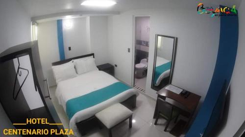 Ένα ή περισσότερα κρεβάτια σε δωμάτιο στο Hotel Centenario Plaza