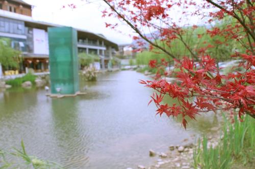 a flooded street with red flowers in front of a building at Holiday Inn Express Emei Mountain by IHG in Emeishan