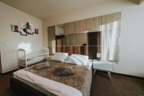 Hotel Brcko Gas Prijedor tesisinde bir odada yatak veya yataklar