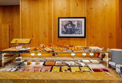 Makanan di atau berdekatan hotel
