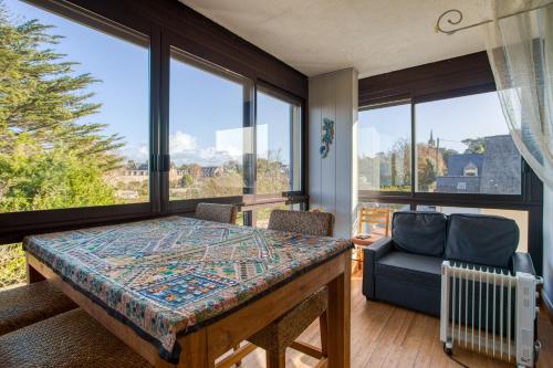 Χώρος καθιστικού στο Appartement charmant à Saint-Jacut-de-la-Mer avec balcon