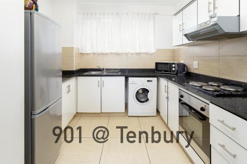 Dapur atau dapur kecil di Tenbury Apartments