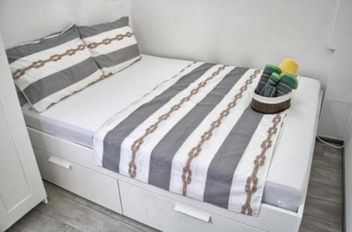 Cama ou camas em um quarto em Miljas Studio Apartman